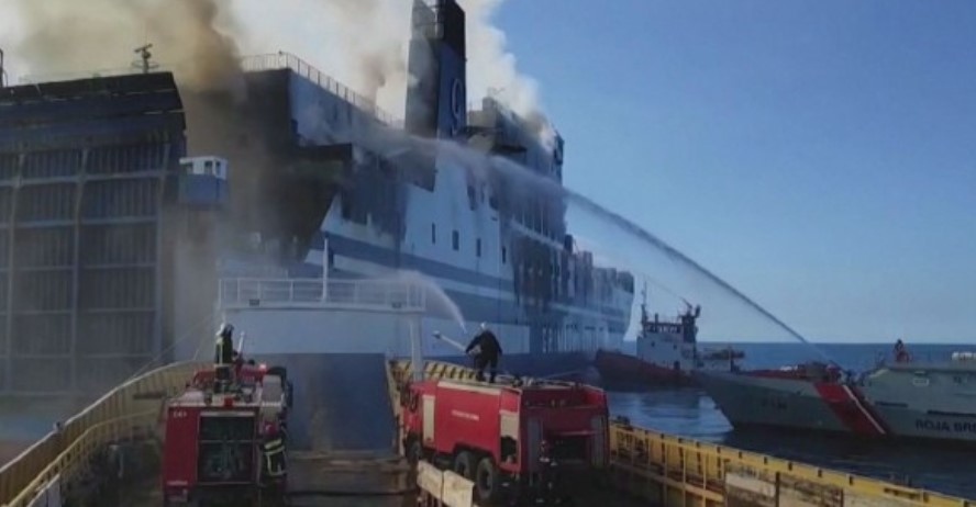 12 души продължават да са в неизвестност след пожара на